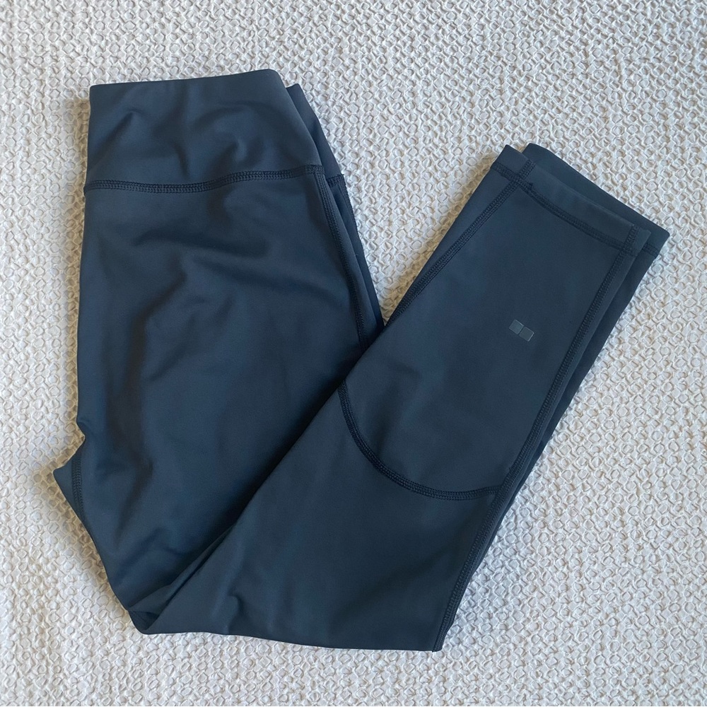 Uniqlo Black Airism 3/4 Leggings